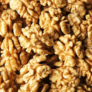 Walnut kernels light halves(LH)