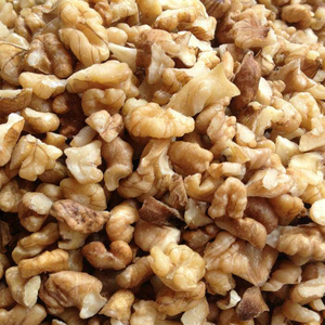 Walnut kernels In Quarters Light Pieces(LP)1/8