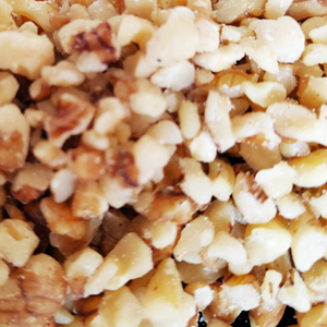 Walnut kernels In Quarters Light Pieces(LP)